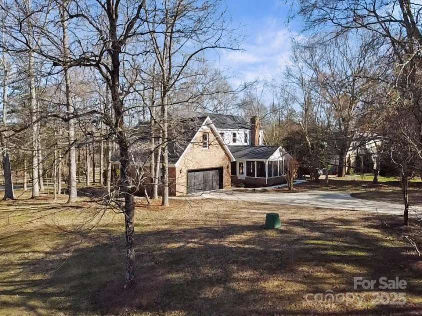 8503 Foxbridge Drive, Matthews, NC 28104.  MLS# CAR4179020, YatesRealty ID 5201. 