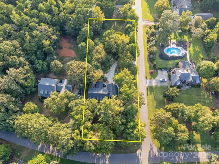 8503 Foxbridge Drive, Matthews, NC 28104.  MLS# CAR4179020, YatesRealty ID 5201. 