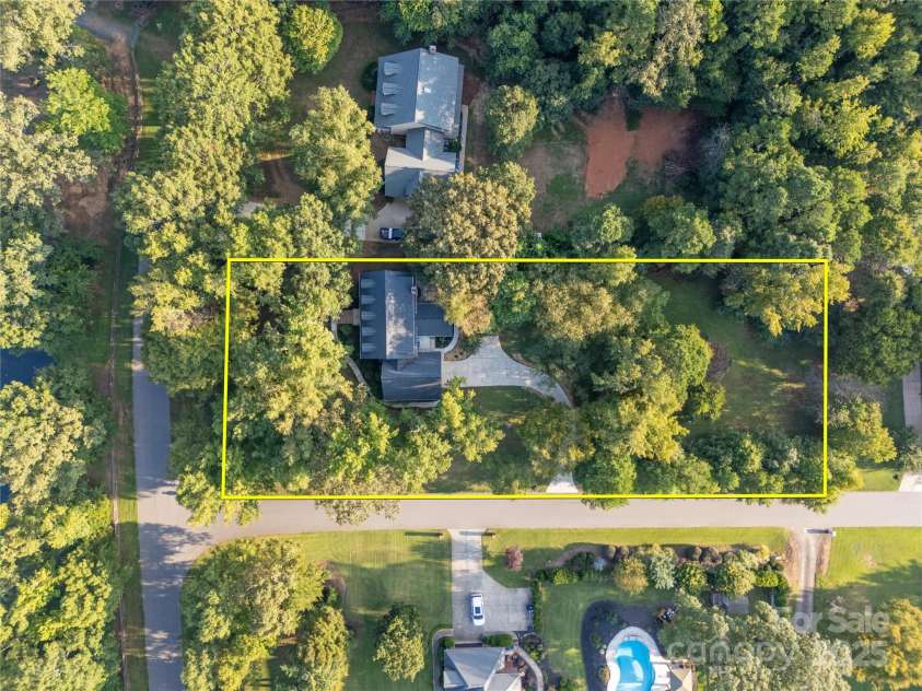 8503 Foxbridge Drive, Matthews, NC 28104.  MLS# CAR4179020, YatesRealty ID 5201. 