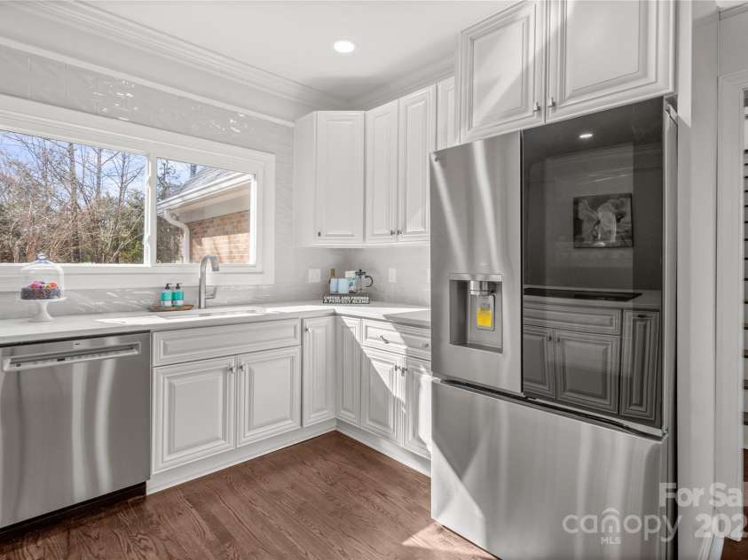8503 Foxbridge Drive, Matthews, NC 28104.  MLS# CAR4179020, YatesRealty ID 5201. All new refrigerator.