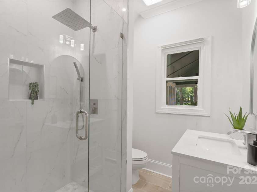 8503 Foxbridge Drive, Matthews, NC 28104.  MLS# CAR4179020, YatesRealty ID 5201. Newly tiled shower in the bathroom on the main.
