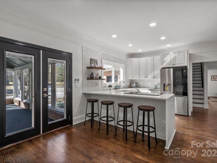8503 Foxbridge Drive, Matthews, NC 28104.  MLS# CAR4179020, YatesRealty ID 5201. Newly updated kitchen with soft-close cabinetry.