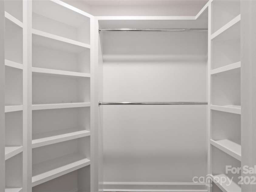 8503 Foxbridge Drive, Matthews, NC 28104.  MLS# CAR4179020, YatesRealty ID 5201. Primary walk-in closet