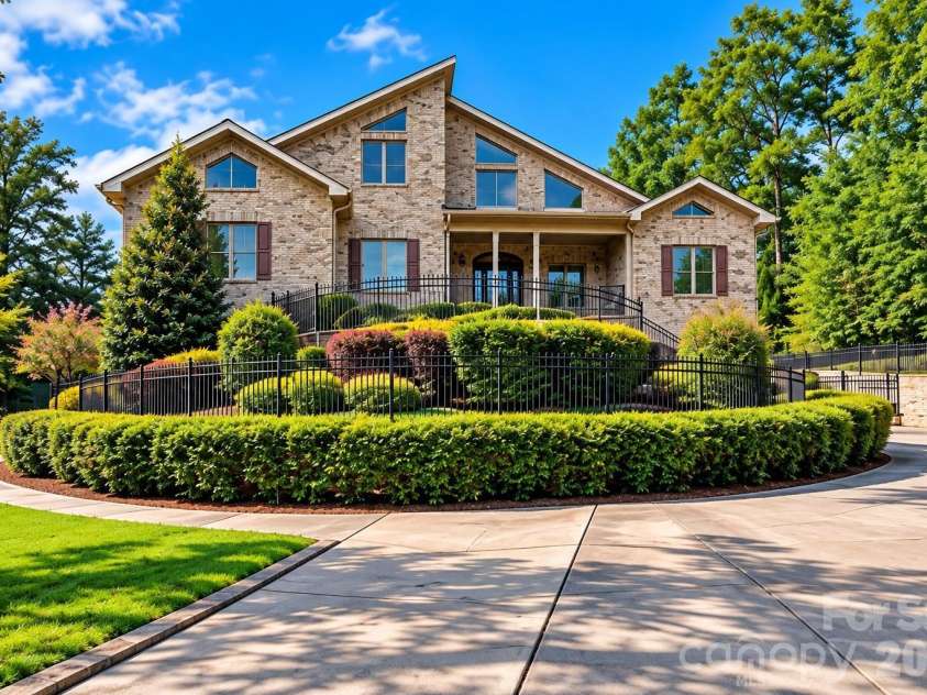 1024 Lyndon Drive, Lancaster, SC 29720.  MLS# CAR4426514, YatesRealty ID 52010. 