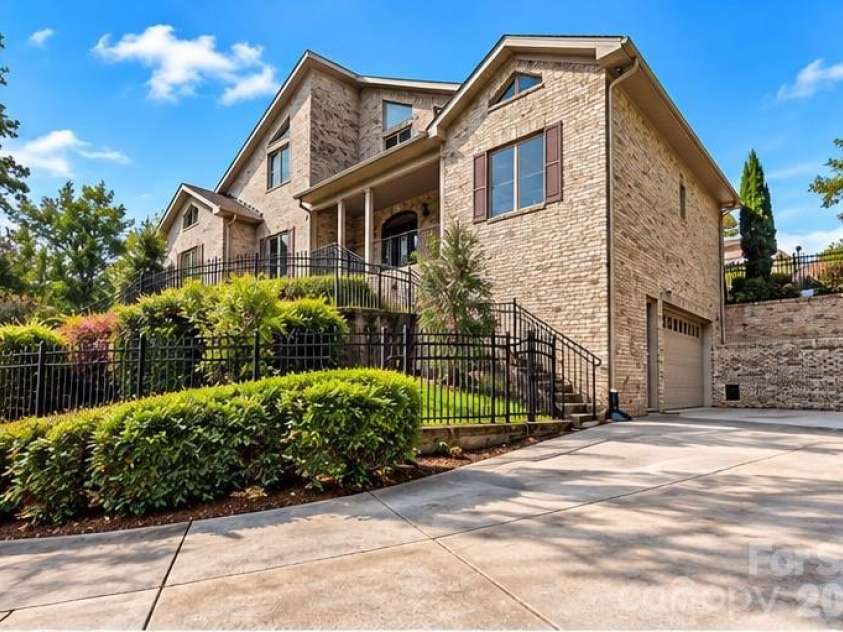 1024 Lyndon Drive, Lancaster, SC 29720.  MLS# CAR4426514, YatesRealty ID 52010. 