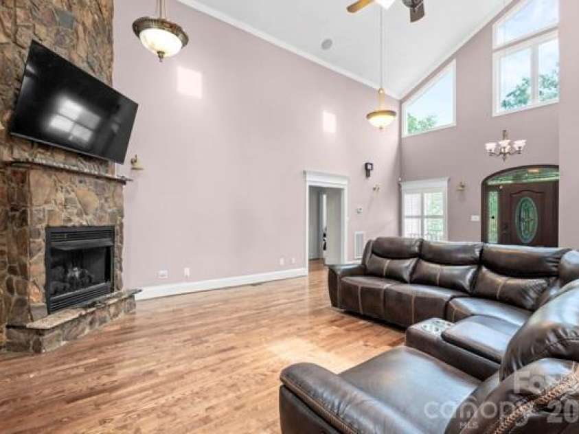 1024 Lyndon Drive, Lancaster, SC 29720.  MLS# CAR4426514, YatesRealty ID 52010. 