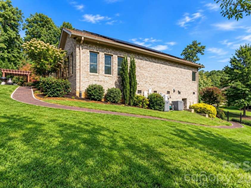 1024 Lyndon Drive, Lancaster, SC 29720.  MLS# CAR4426514, YatesRealty ID 52010. 
