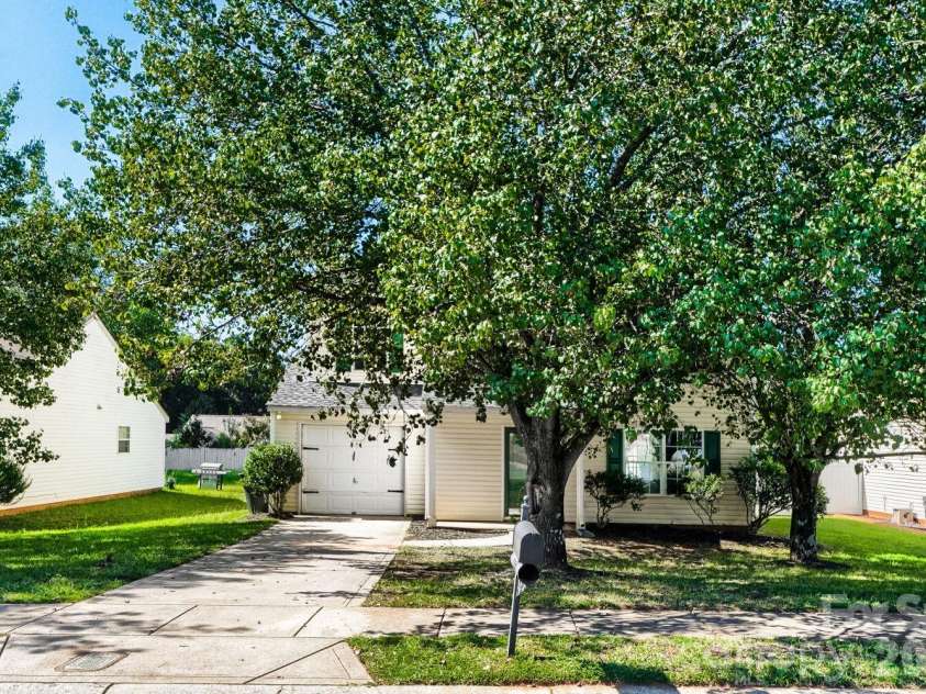 4125 Brawer Farm Drive, Charlotte, NC 28269.  MLS# CAR4426371, YatesRealty ID 52011. 