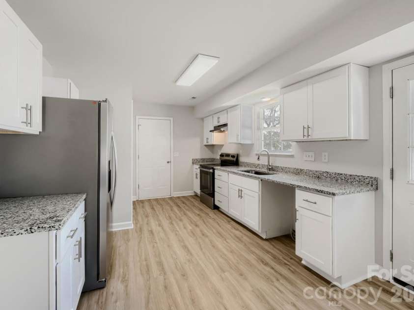 4125 Brawer Farm Drive, Charlotte, NC 28269.  MLS# CAR4426371, YatesRealty ID 52011. 