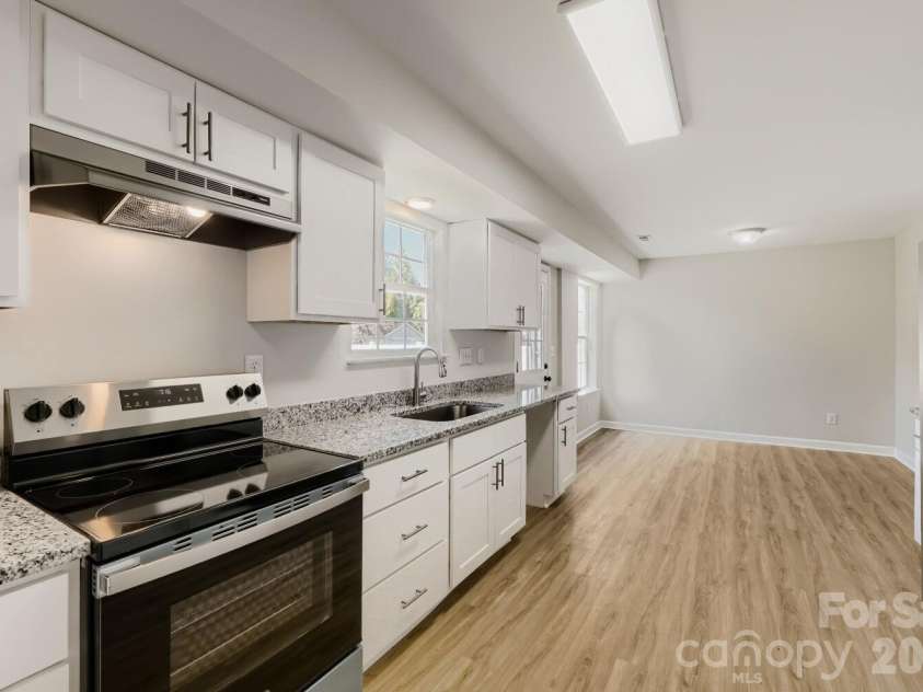 4125 Brawer Farm Drive, Charlotte, NC 28269.  MLS# CAR4426371, YatesRealty ID 52011. 