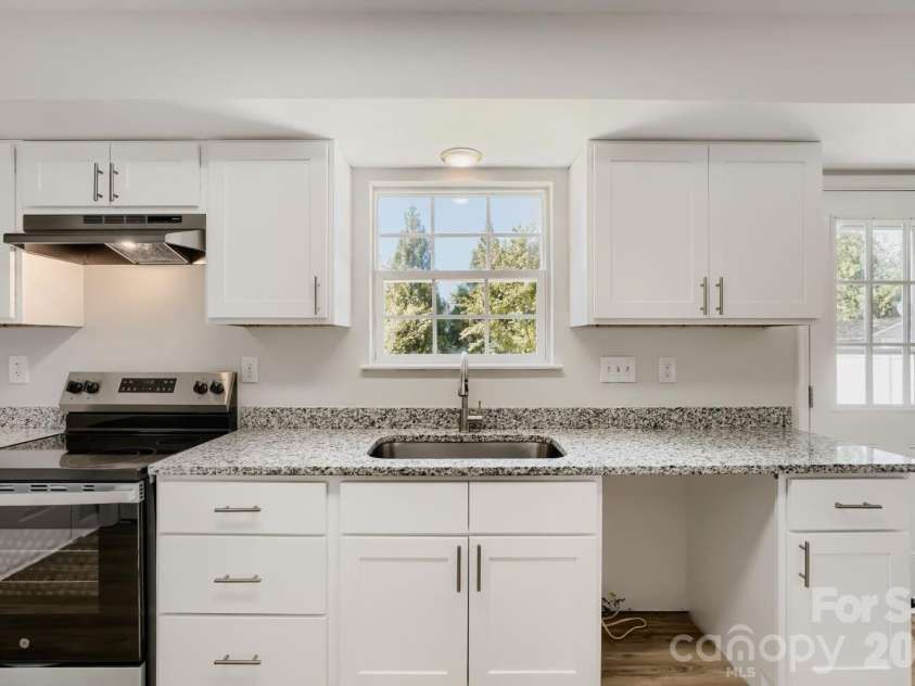 4125 Brawer Farm Drive, Charlotte, NC 28269.  MLS# CAR4426371, YatesRealty ID 52011. 