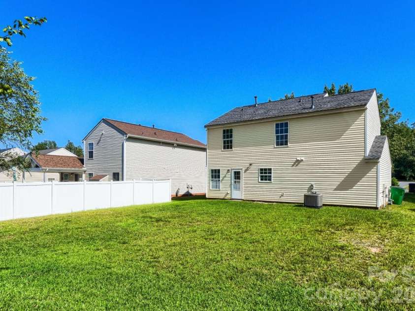 4125 Brawer Farm Drive, Charlotte, NC 28269.  MLS# CAR4426371, YatesRealty ID 52011. 