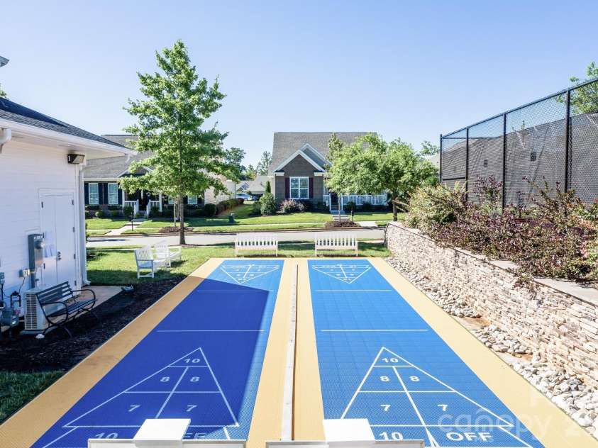 17520 Inver Drive, Cornelius, NC 28031.  MLS# CAR4426017, YatesRealty ID 52013. 