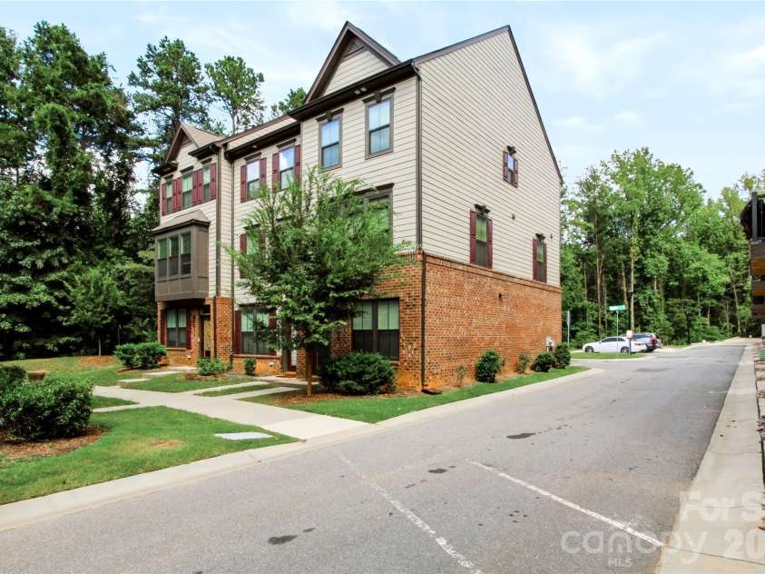 505 Cubitt Court, Charlotte, NC 28205.  MLS# CAR4424707, YatesRealty ID 52016. 