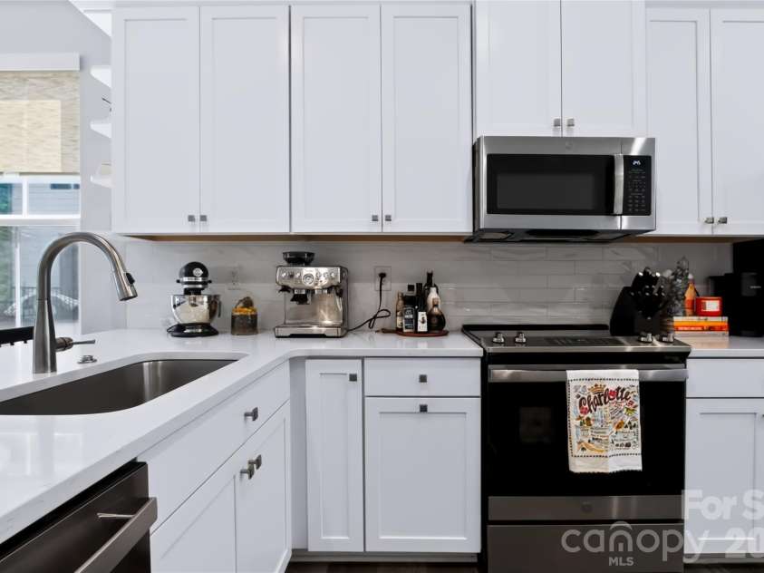 505 Cubitt Court, Charlotte, NC 28205.  MLS# CAR4424707, YatesRealty ID 52016. 