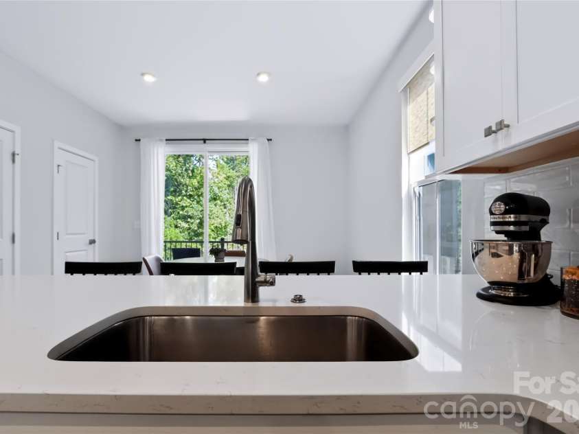 505 Cubitt Court, Charlotte, NC 28205.  MLS# CAR4424707, YatesRealty ID 52016. 