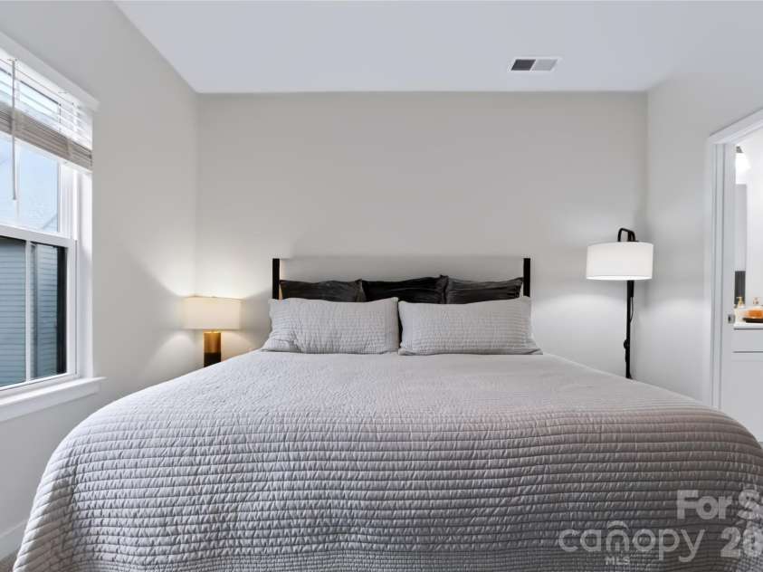 505 Cubitt Court, Charlotte, NC 28205.  MLS# CAR4424707, YatesRealty ID 52016. 