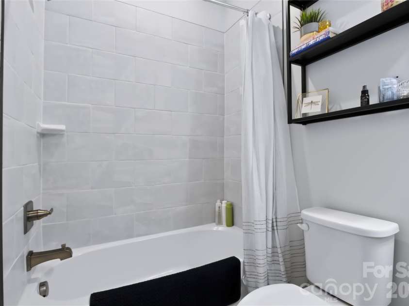 505 Cubitt Court, Charlotte, NC 28205.  MLS# CAR4424707, YatesRealty ID 52016. 