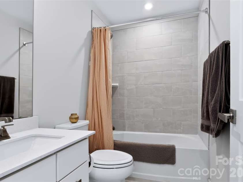 505 Cubitt Court, Charlotte, NC 28205.  MLS# CAR4424707, YatesRealty ID 52016. 