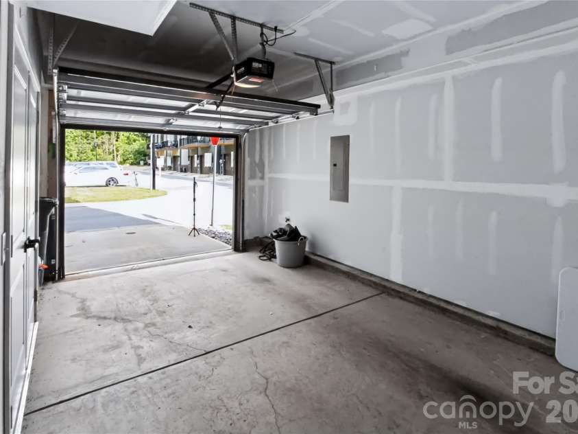 505 Cubitt Court, Charlotte, NC 28205.  MLS# CAR4424707, YatesRealty ID 52016. 