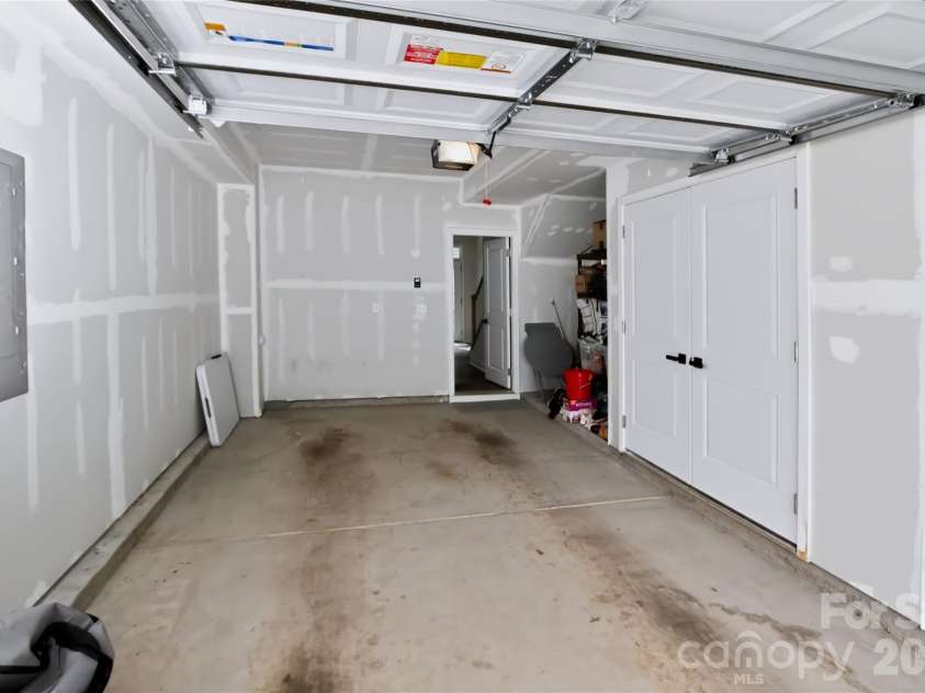 505 Cubitt Court, Charlotte, NC 28205.  MLS# CAR4424707, YatesRealty ID 52016. 