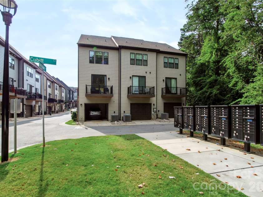 505 Cubitt Court, Charlotte, NC 28205.  MLS# CAR4424707, YatesRealty ID 52016. 