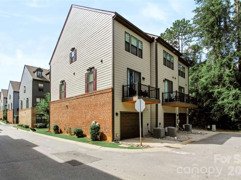 505 Cubitt Court, Charlotte, NC 28205.  MLS# CAR4424707, YatesRealty ID 52016. 
