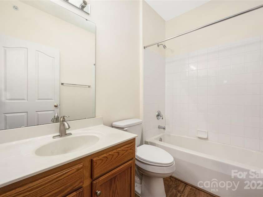 16312 Redstone Mountain Lane, Charlotte, NC 28277.  MLS# CAR4237110, YatesRealty ID 5202. 2nd full bath