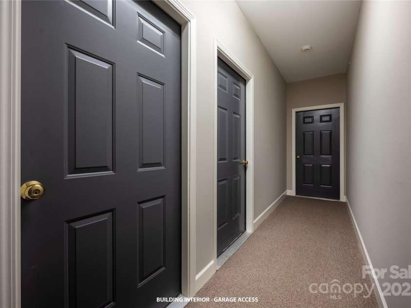 16312 Redstone Mountain Lane, Charlotte, NC 28277.  MLS# CAR4237110, YatesRealty ID 5202. Attached hallway to garage