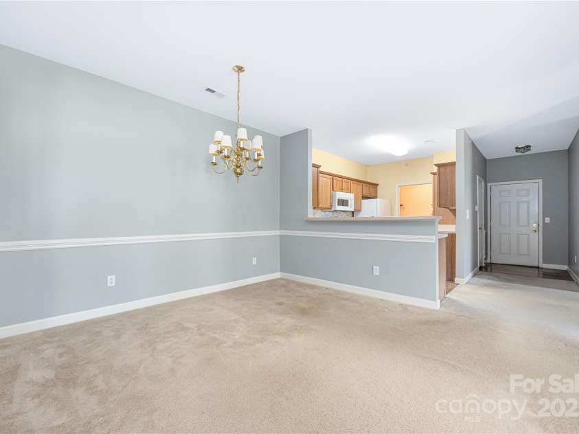 16312 Redstone Mountain Lane, Charlotte, NC 28277.  MLS# CAR4237110, YatesRealty ID 5202. Dining area, kitchen and front entrance foyer