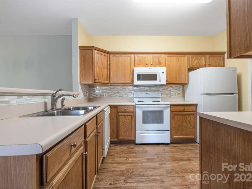 16312 Redstone Mountain Lane, Charlotte, NC 28277.  MLS# CAR4237110, YatesRealty ID 5202. Kitchen