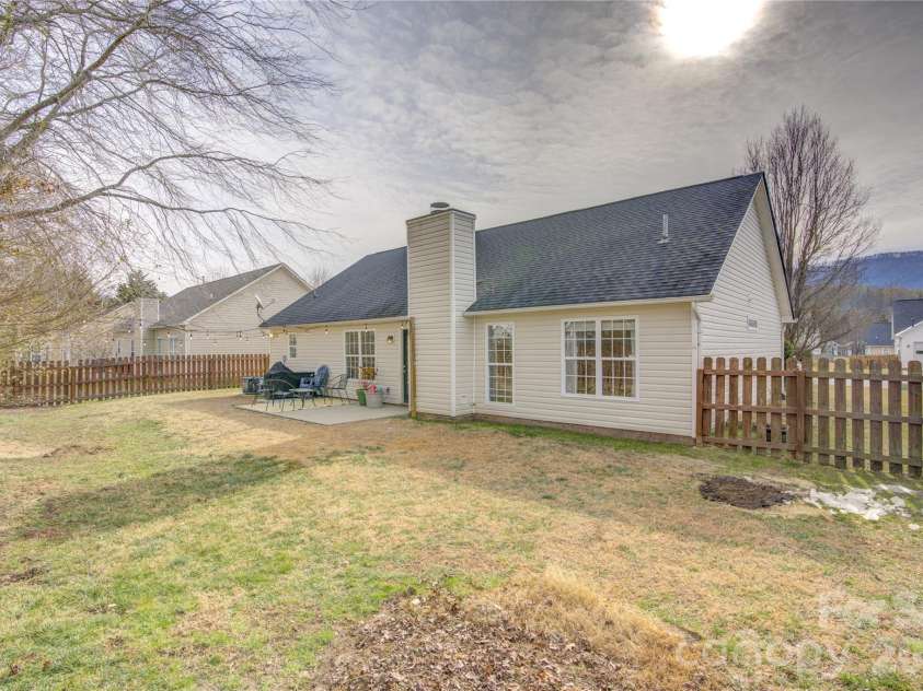 365 Running Briar Road, Fletcher, NC 28732.  MLS# CAR4342535, YatesRealty ID 5202. 