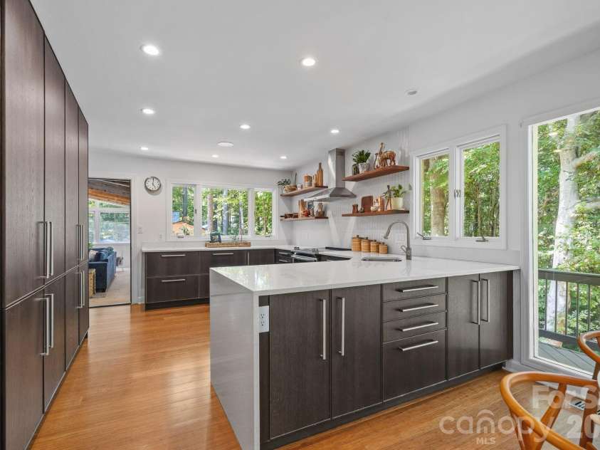 3100 Indian Rock Road, Charlotte, NC 28270.  MLS# CAR4425804, YatesRealty ID 52020. 