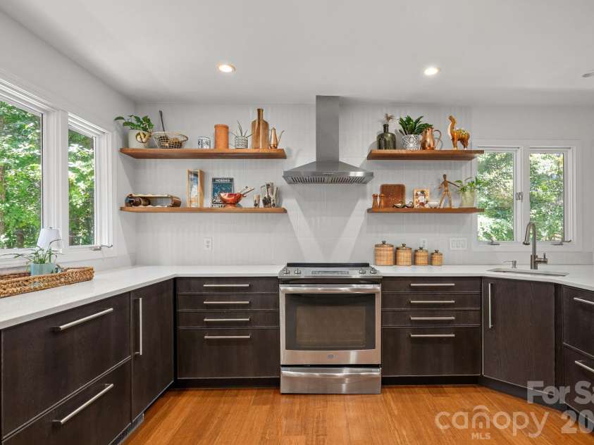 3100 Indian Rock Road, Charlotte, NC 28270.  MLS# CAR4425804, YatesRealty ID 52020. 