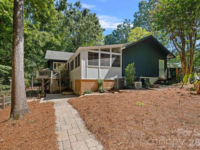 3100 Indian Rock Road, Charlotte, NC 28270.  MLS# CAR4425804, YatesRealty ID 52020. 