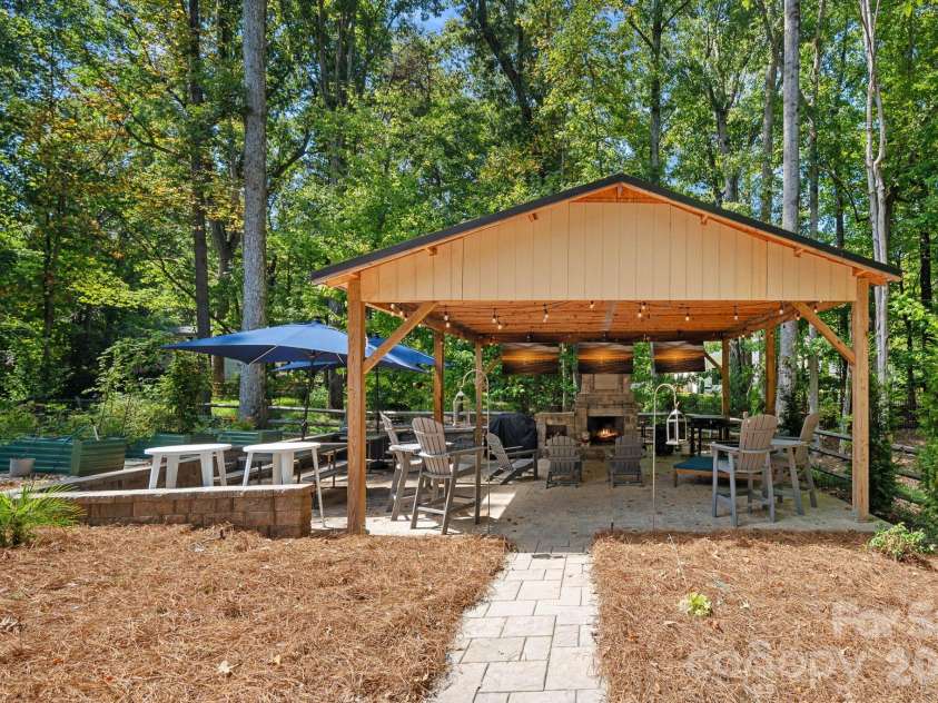 3100 Indian Rock Road, Charlotte, NC 28270.  MLS# CAR4425804, YatesRealty ID 52020. 