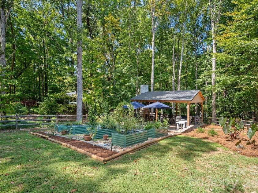 3100 Indian Rock Road, Charlotte, NC 28270.  MLS# CAR4425804, YatesRealty ID 52020. 