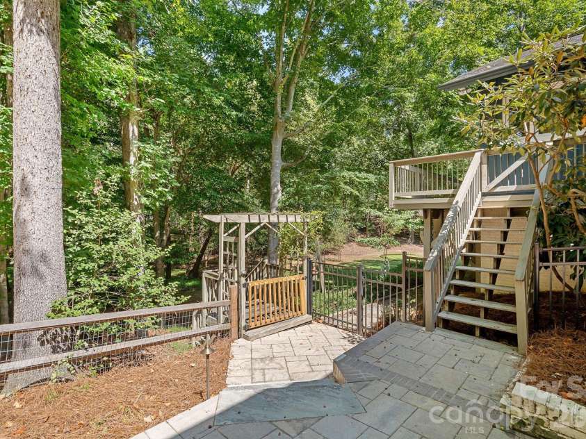 3100 Indian Rock Road, Charlotte, NC 28270.  MLS# CAR4425804, YatesRealty ID 52020. 