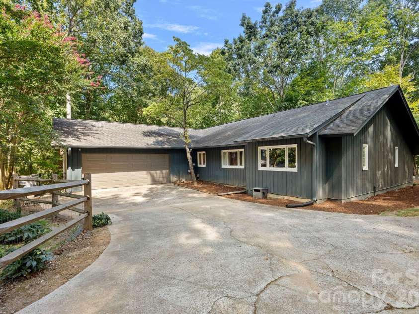 3100 Indian Rock Road, Charlotte, NC 28270.  MLS# CAR4425804, YatesRealty ID 52020. 