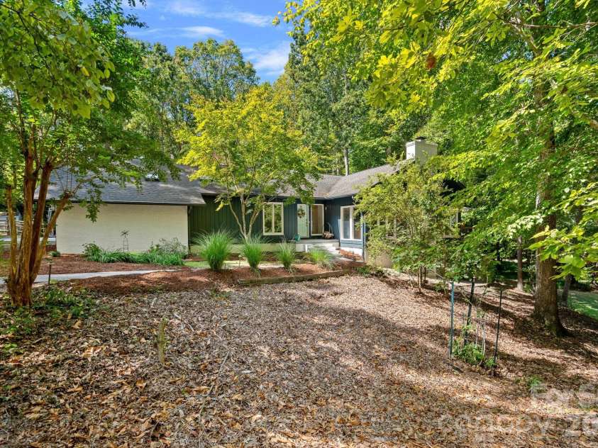 3100 Indian Rock Road, Charlotte, NC 28270.  MLS# CAR4425804, YatesRealty ID 52020. 