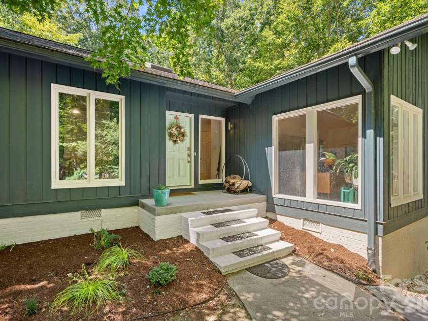 3100 Indian Rock Road, Charlotte, NC 28270.  MLS# CAR4425804, YatesRealty ID 52020. 