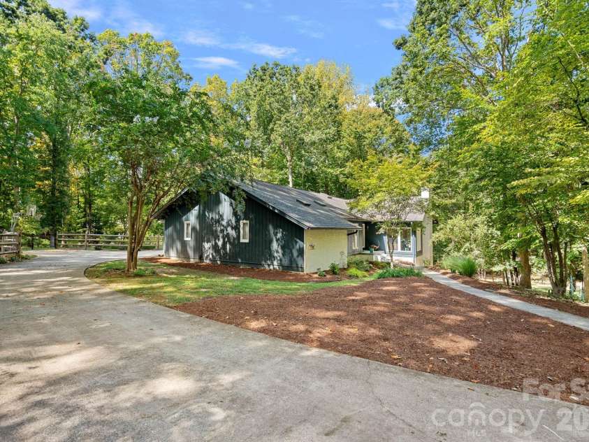 3100 Indian Rock Road, Charlotte, NC 28270.  MLS# CAR4425804, YatesRealty ID 52020. 