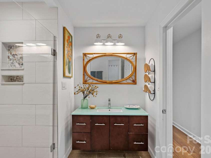 3100 Indian Rock Road, Charlotte, NC 28270.  MLS# CAR4425804, YatesRealty ID 52020. Full Bath