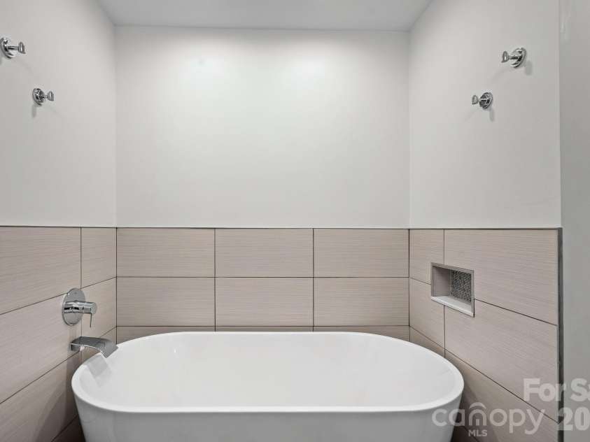 3100 Indian Rock Road, Charlotte, NC 28270.  MLS# CAR4425804, YatesRealty ID 52020. Primary Bath