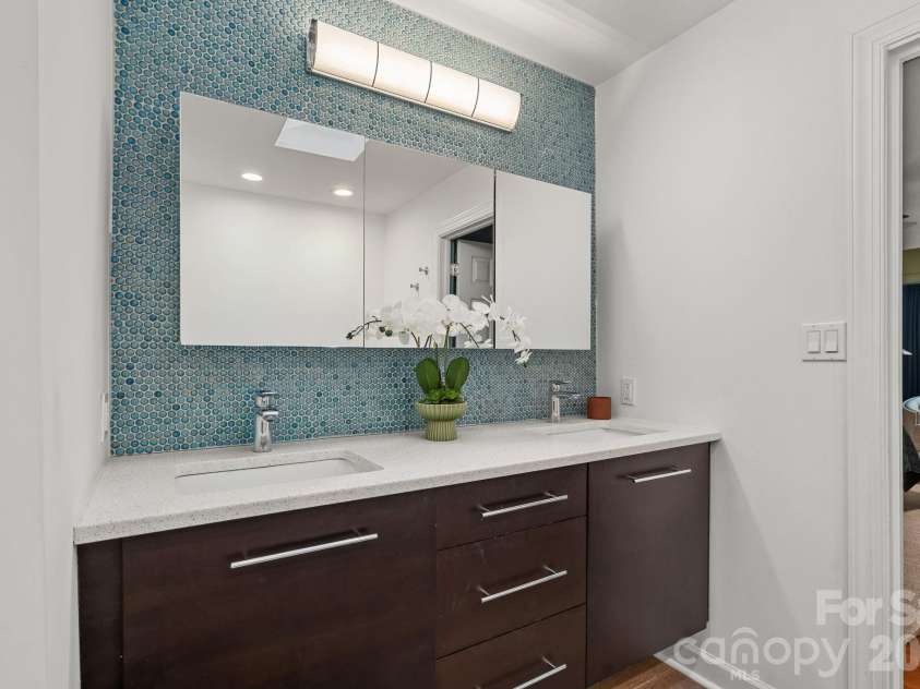 3100 Indian Rock Road, Charlotte, NC 28270.  MLS# CAR4425804, YatesRealty ID 52020. Primary Bath