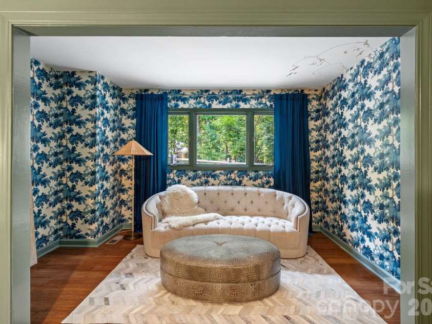 3100 Indian Rock Road, Charlotte, NC 28270.  MLS# CAR4425804, YatesRealty ID 52020. Sitting Room in Primary