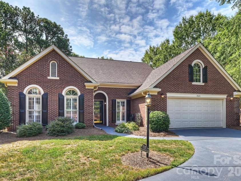 7035 Walton Heath Lane, Charlotte, NC 28277.  MLS# CAR4425336, YatesRealty ID 52022. 
