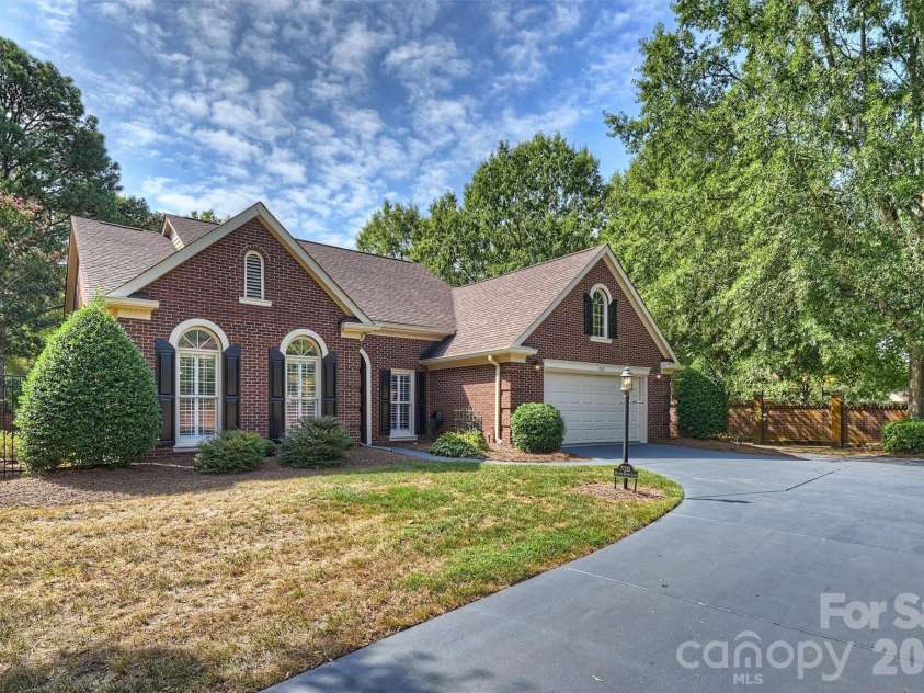 7035 Walton Heath Lane, Charlotte, NC 28277.  MLS# CAR4425336, YatesRealty ID 52022. 