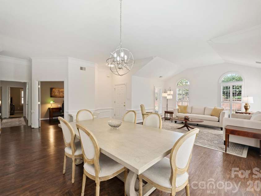 7035 Walton Heath Lane, Charlotte, NC 28277.  MLS# CAR4425336, YatesRealty ID 52022. 
