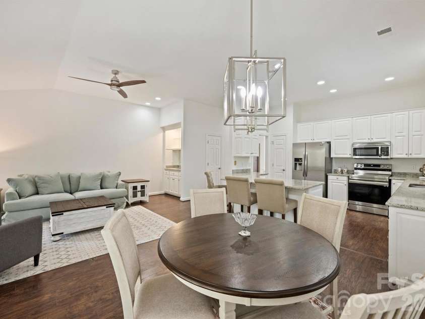 7035 Walton Heath Lane, Charlotte, NC 28277.  MLS# CAR4425336, YatesRealty ID 52022. 
